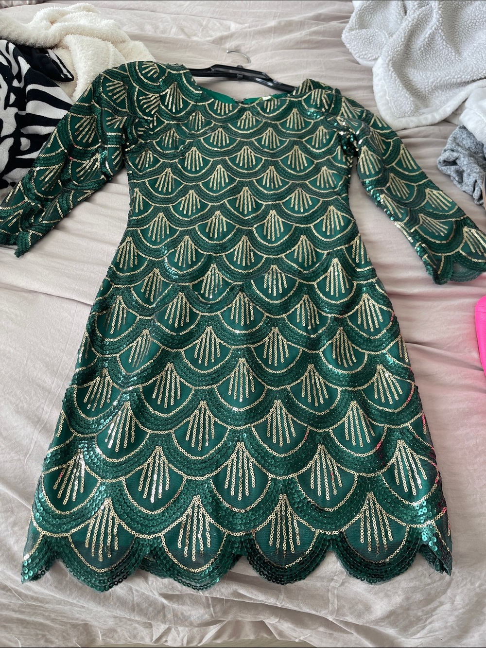 Gianni Bini Emerald Green Sequin Scallop Sheath Dress